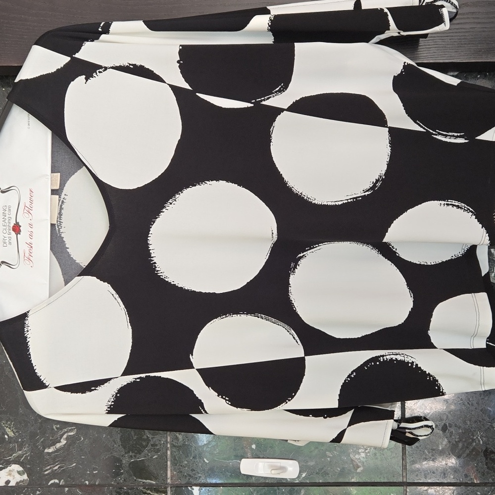 Chico's Black and White Circle Print Blouse (Chico's Sizing "2")
